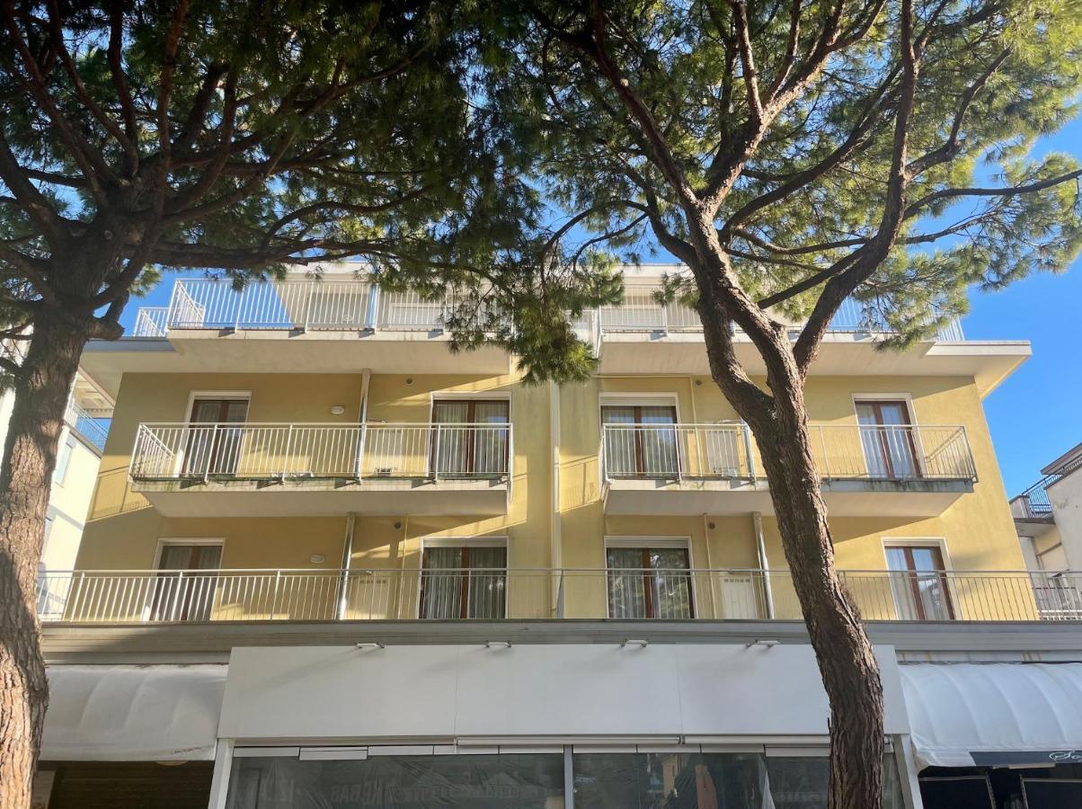 Palazzo Masotto - Carraro Immobiliare Jesolo - Family Apartments ภายนอก รูปภาพ